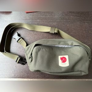 Fjallraven Ulvö Hip Pack Medium, Deep Forest